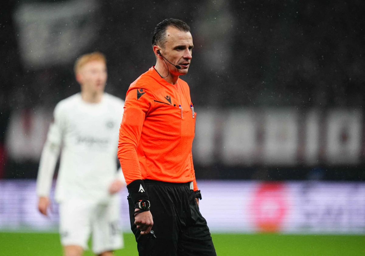 Imagem de contexto do artigo Árbitro do Dinamarca-Portugal de má memória para Roberto Martínez