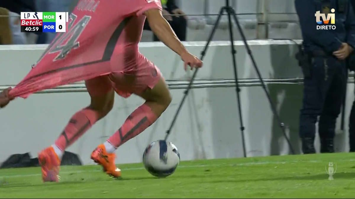 Imagem de contexto do artigo Camisola de Francisco Moura levada ao limite. Veja as imagens