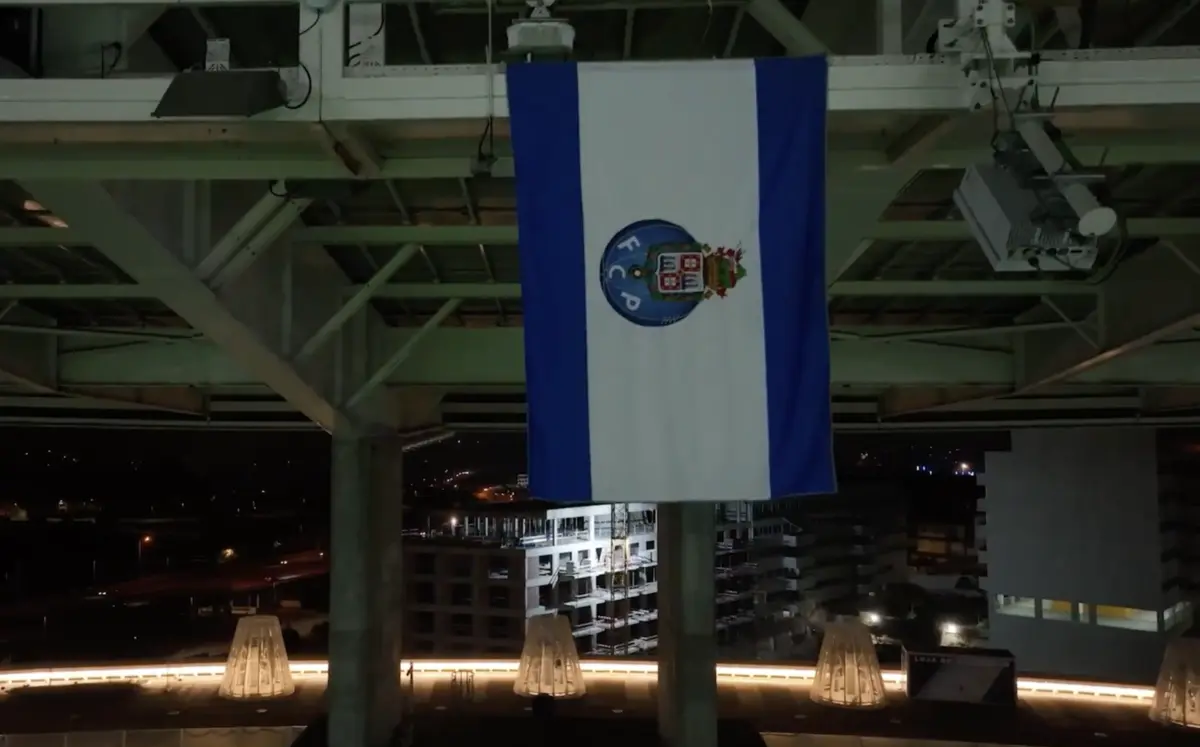 Imagem de contexto do artigo Bandeira que envolveu a urna de Jorge Costa vai ficar em permanência no Dragão