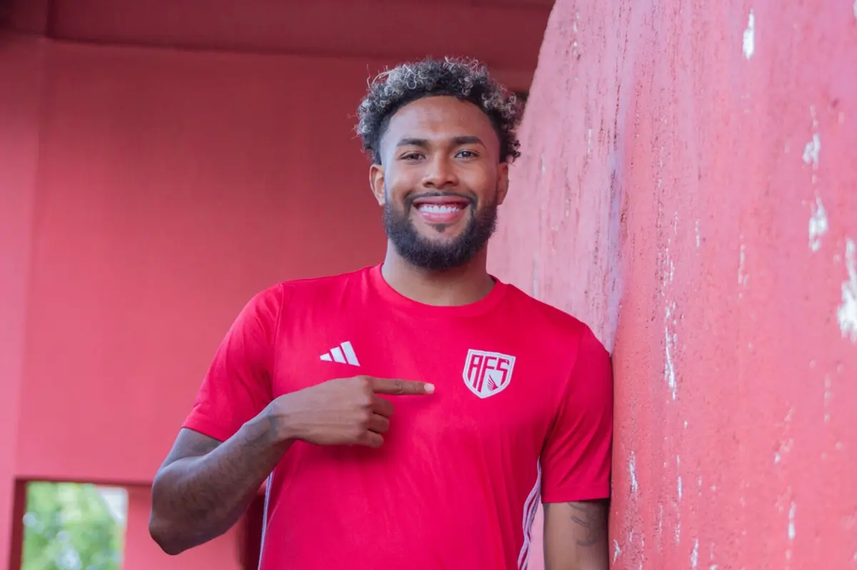 Imagem de contexto do artigo Oficial: Cristian Devenish é reforço para a defesa do Aves SAD