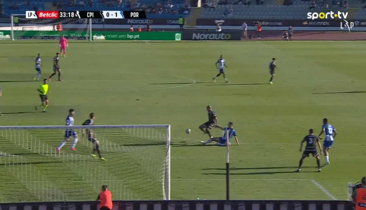 Imagem de contexto do artigo Tribunal O JOGO | Bem assinalada falta de Nico sobre Neto aos 34'?