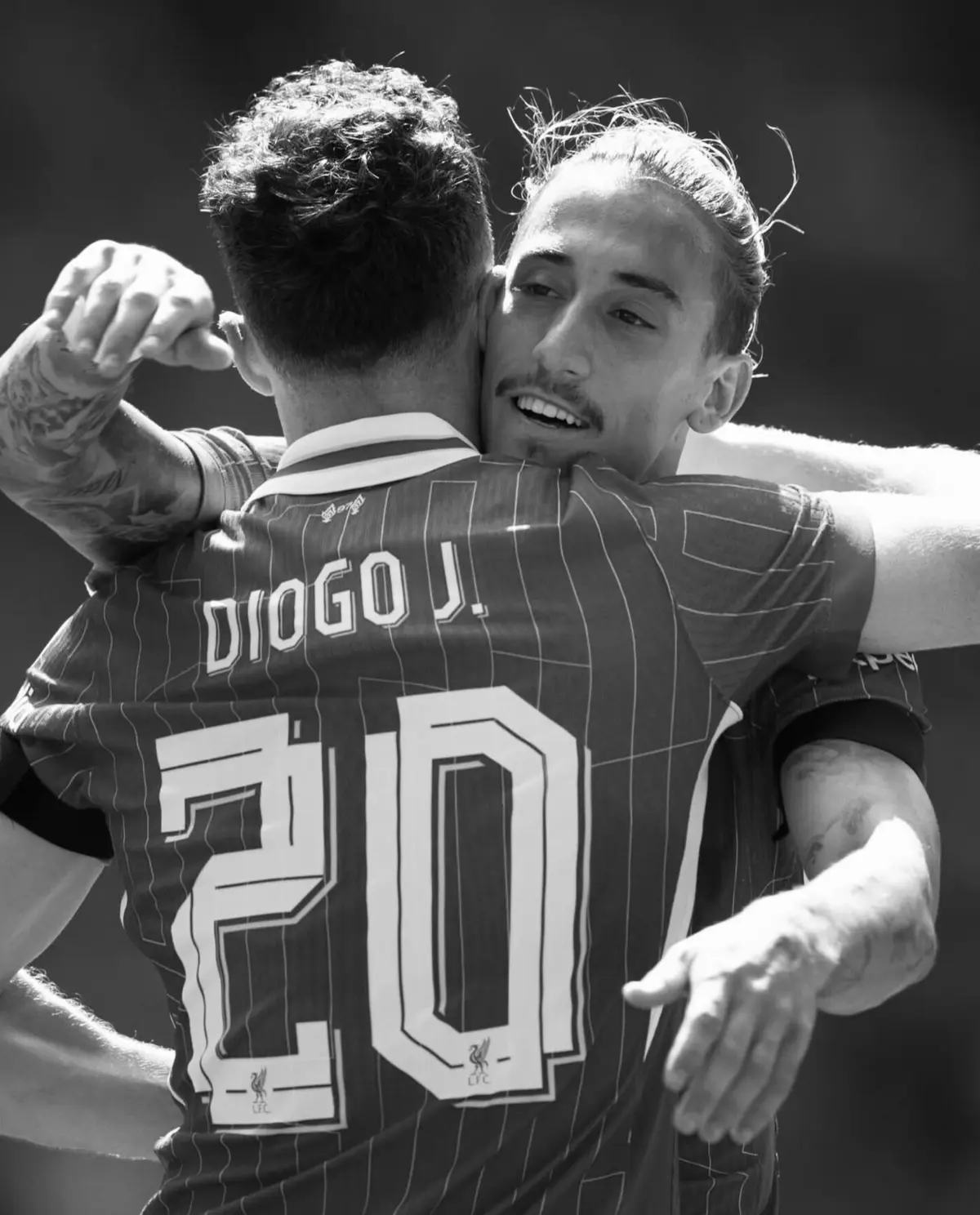 Tsimikas e Diogo Jota