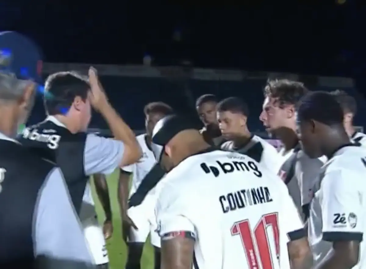 Imagem de contexto do artigo Fernando Diniz e o grito a Nuno Moreira: "Se tivesse percebido a presença da câmara..."