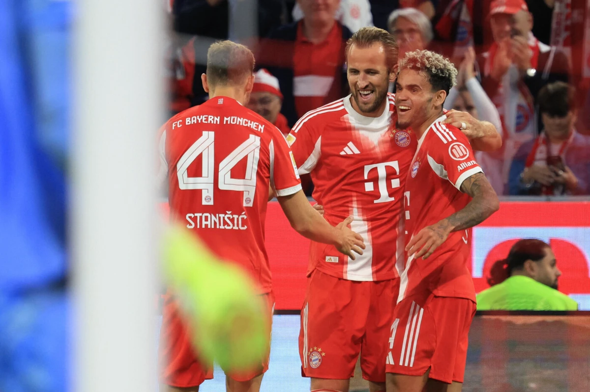 A festa de Kane e Luis Díaz (Créditos: AFP)