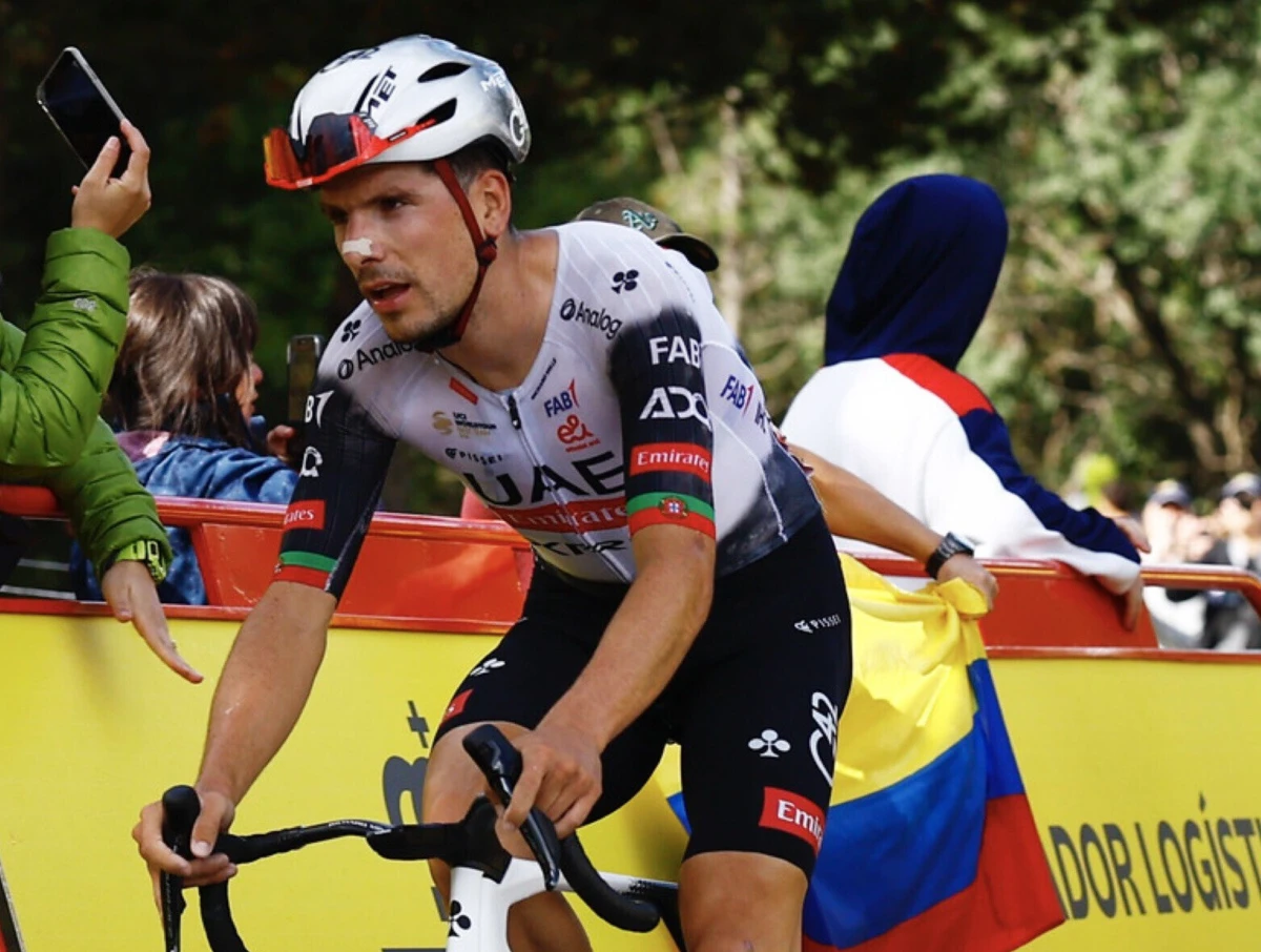 Imagem de contexto do artigo João Almeida: "Ayuso? Como colega de equipa, não diria amigo, desejo-lhe o melhor"