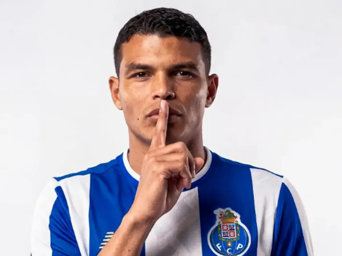 Imagem de contexto do artigo Thiago Silva responde a "mentes maldosas": "Quero estar mais perto dos meus filhos"