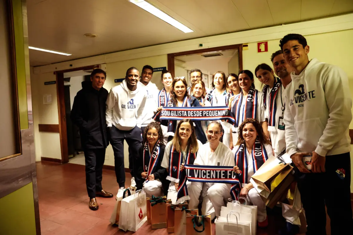 Imagem de contexto do artigo Presidente e jogadores do Gil Vicente surpreendem crianças no Hospital de Barcelos