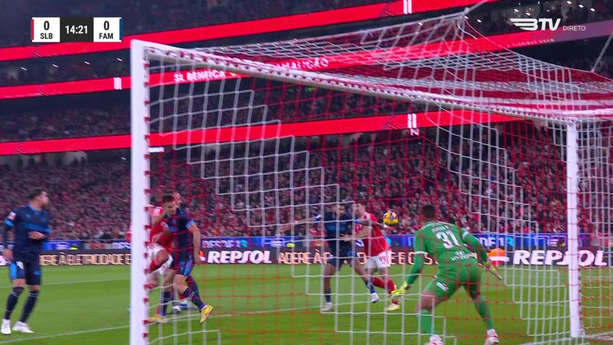 Imagem de contexto do artigo Lance na área do Famalicão: Benfica pede penálti de Nathan. Veja o lance