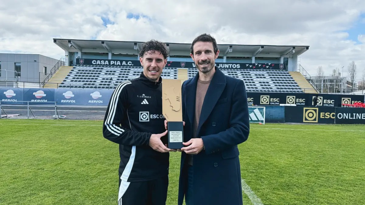 Nuno Moreira recebeu prémio do Sindicato antes de rumar ao Brasil