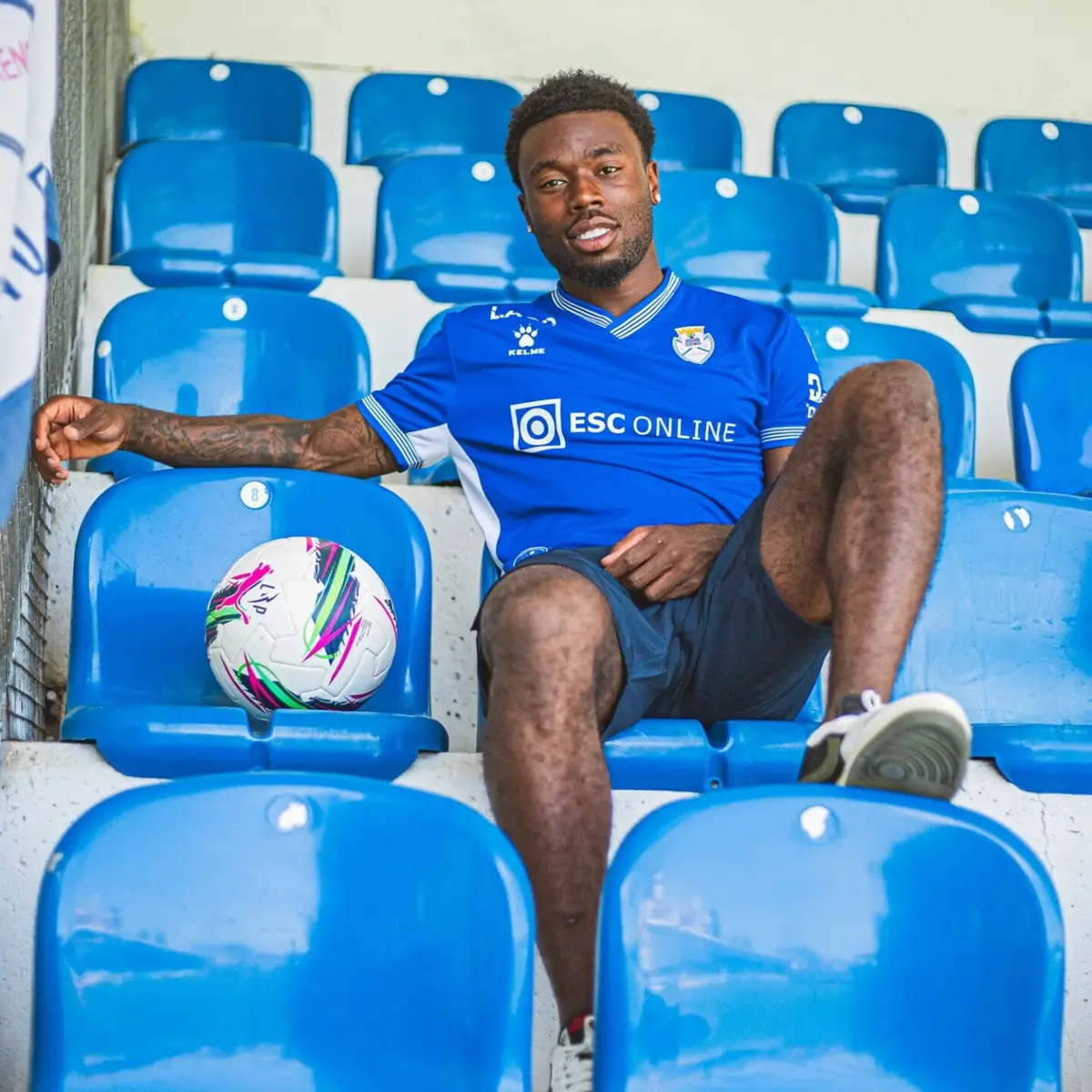 Médio inglês Nile John é reforço do Feirense