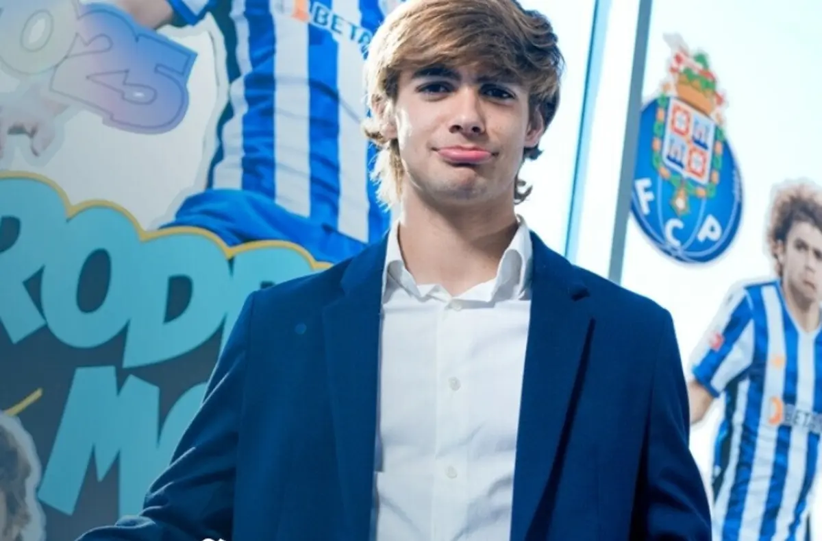 Rodrigo Mora renovou pelo FC Porto até 2030