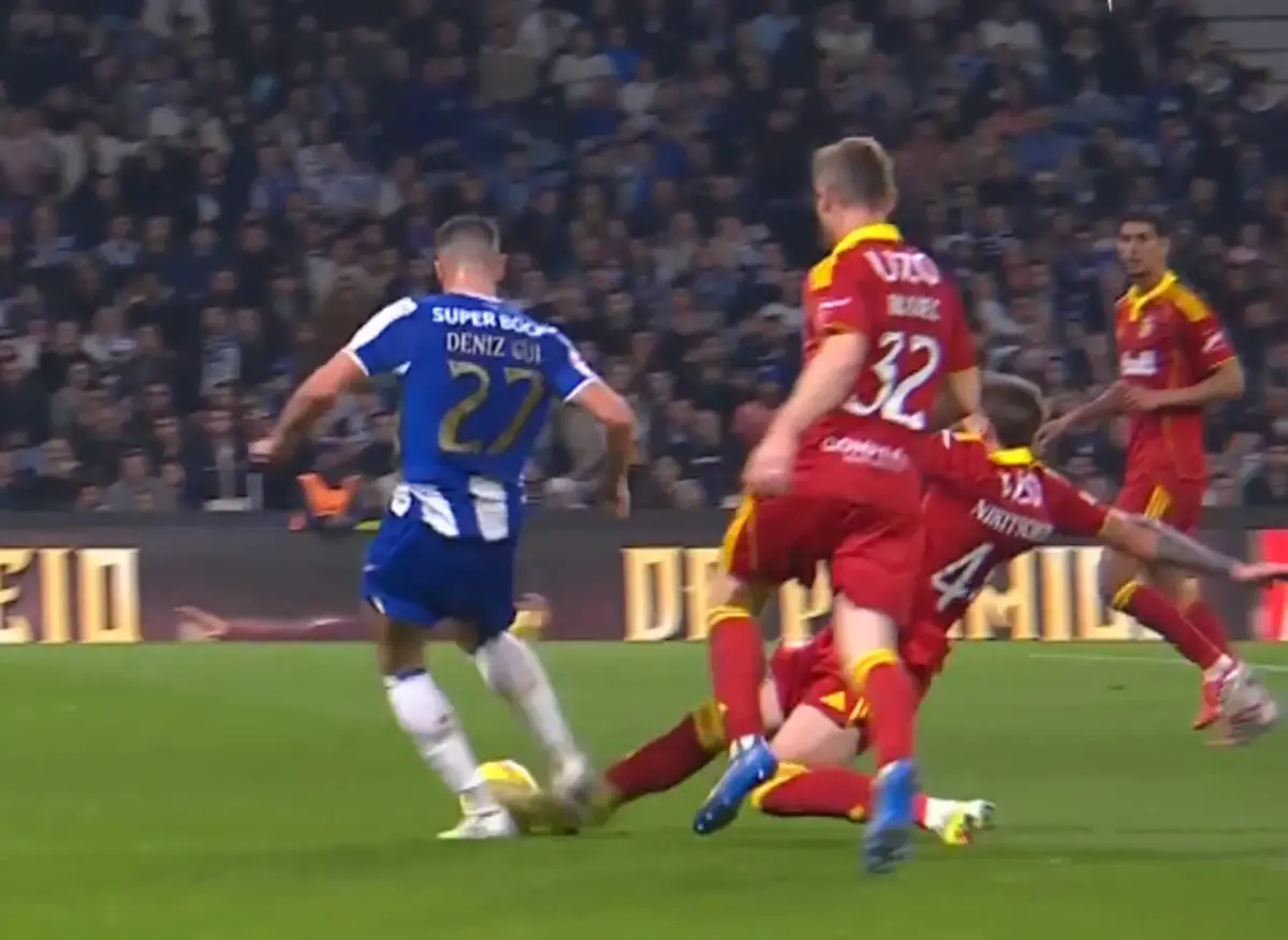 Imagem de contexto do artigo Tribunal O JOGO | Ficou grande penalidade por marcar sobre Deniz Gul?