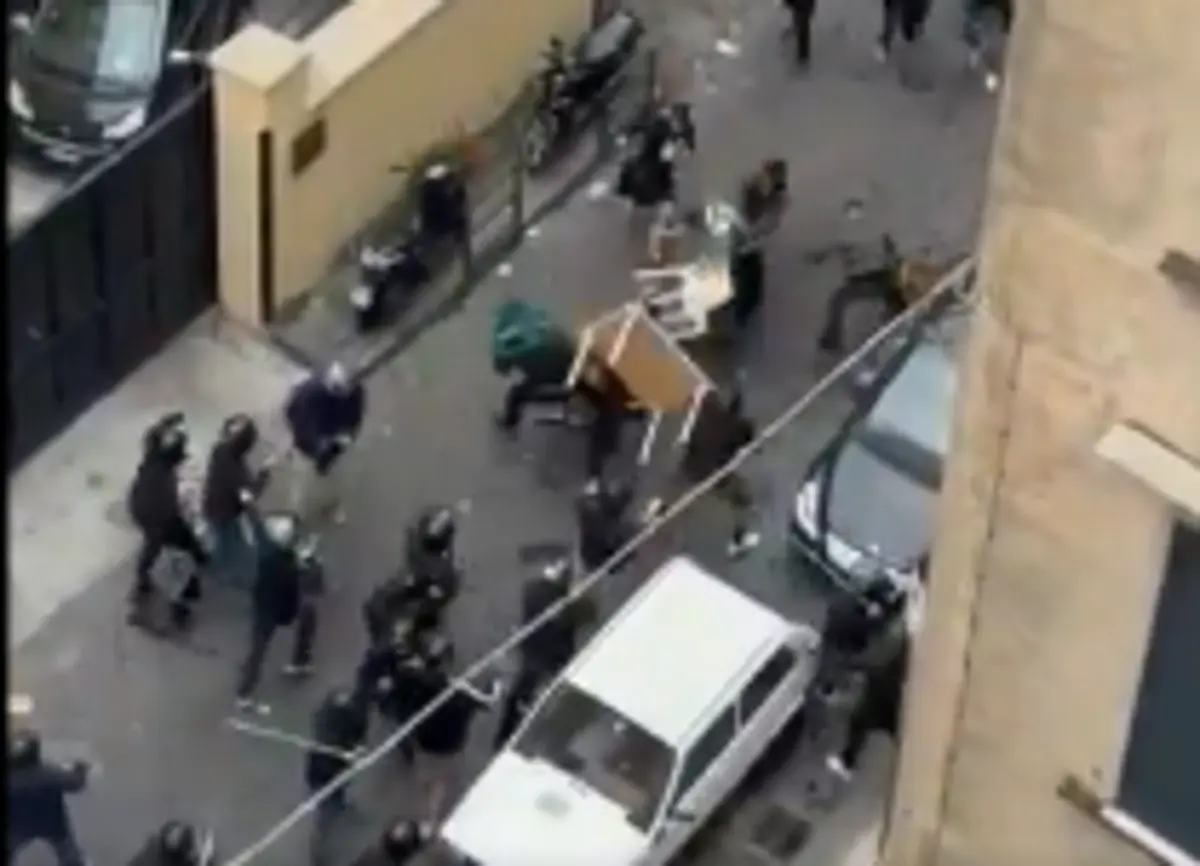 Imagem de contexto do artigo Adeptos do Nápoles e do Sporting em violentos confrontos antes do jogo. Veja as imagens