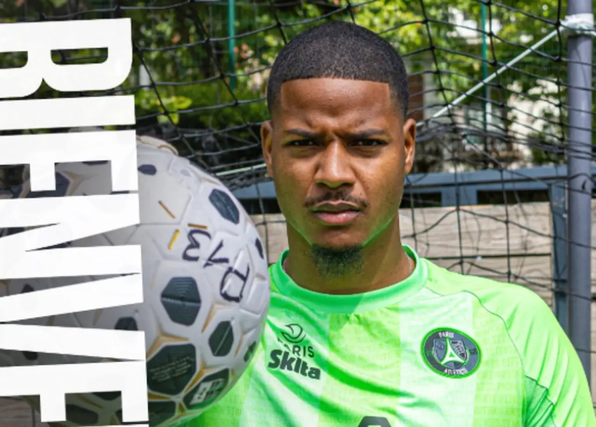 Yannick tile apresentado em França