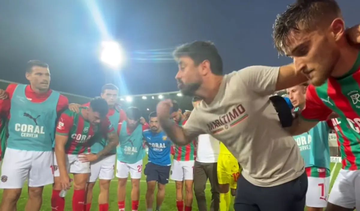 Imagem de contexto do artigo "Isso tem que continuar": o discurso do treinador do Marítimo em pleno relvado