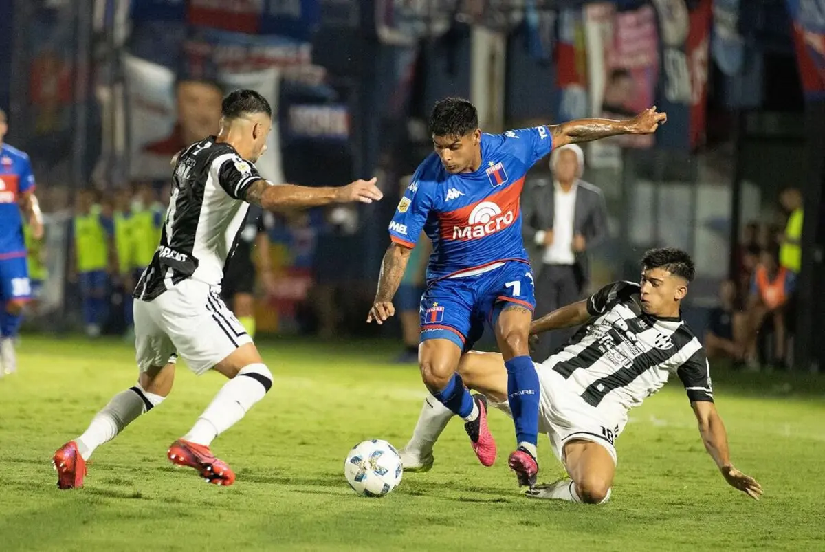 Imagem de contexto do artigo Esquivel para agitar o ataque do Nacional