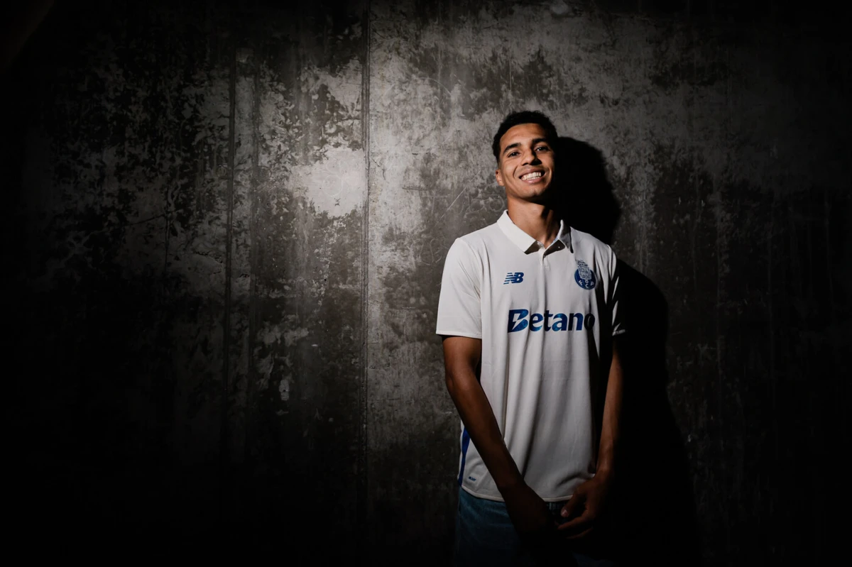 Imagem de contexto do artigo Um dia depois de ser oficializado como reforço, Alberto Costa já treinou no Olival