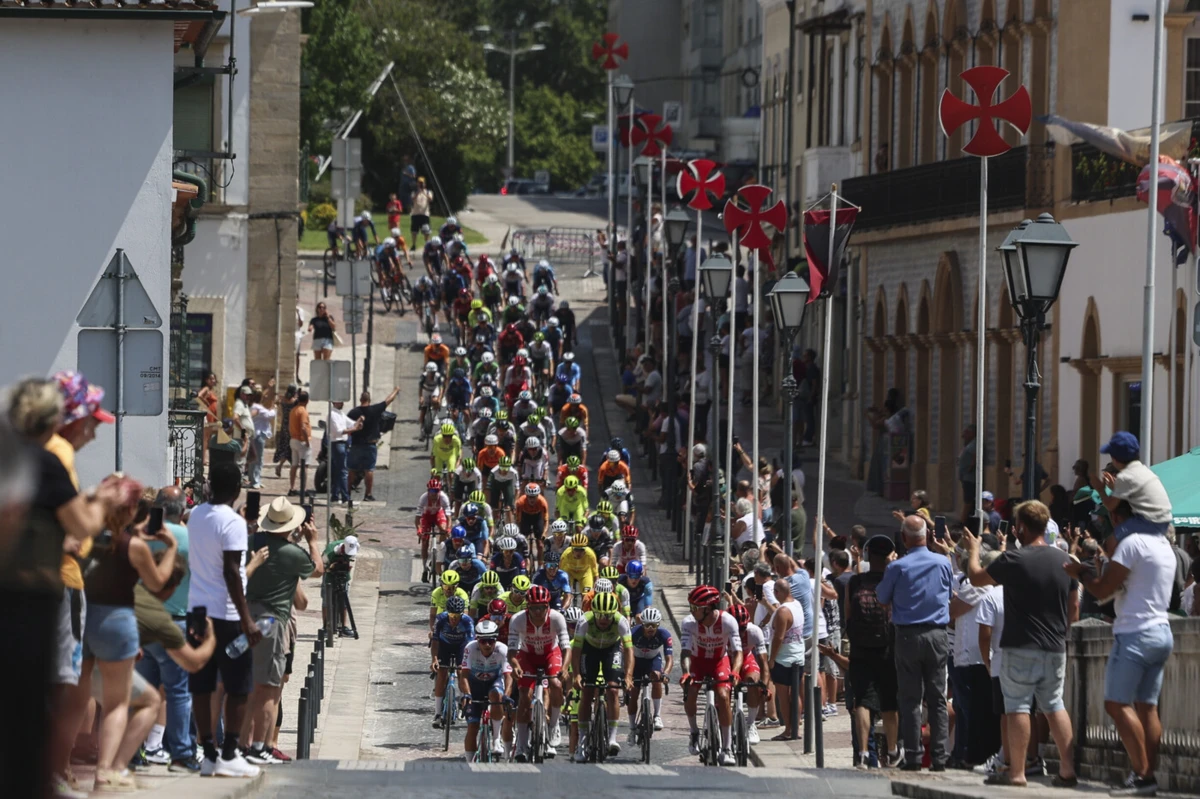Imagem de contexto do artigo Oitava etapa da Volta a Portugal começou com música e acabou ao sprint: eis o resumo