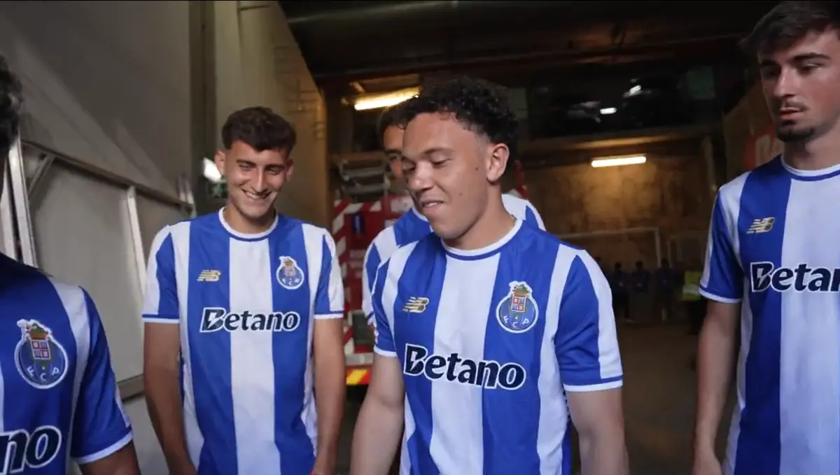 Imagem de contexto do artigo "Vais bater palmas como?" Os bastidores da apresentação do FC Porto