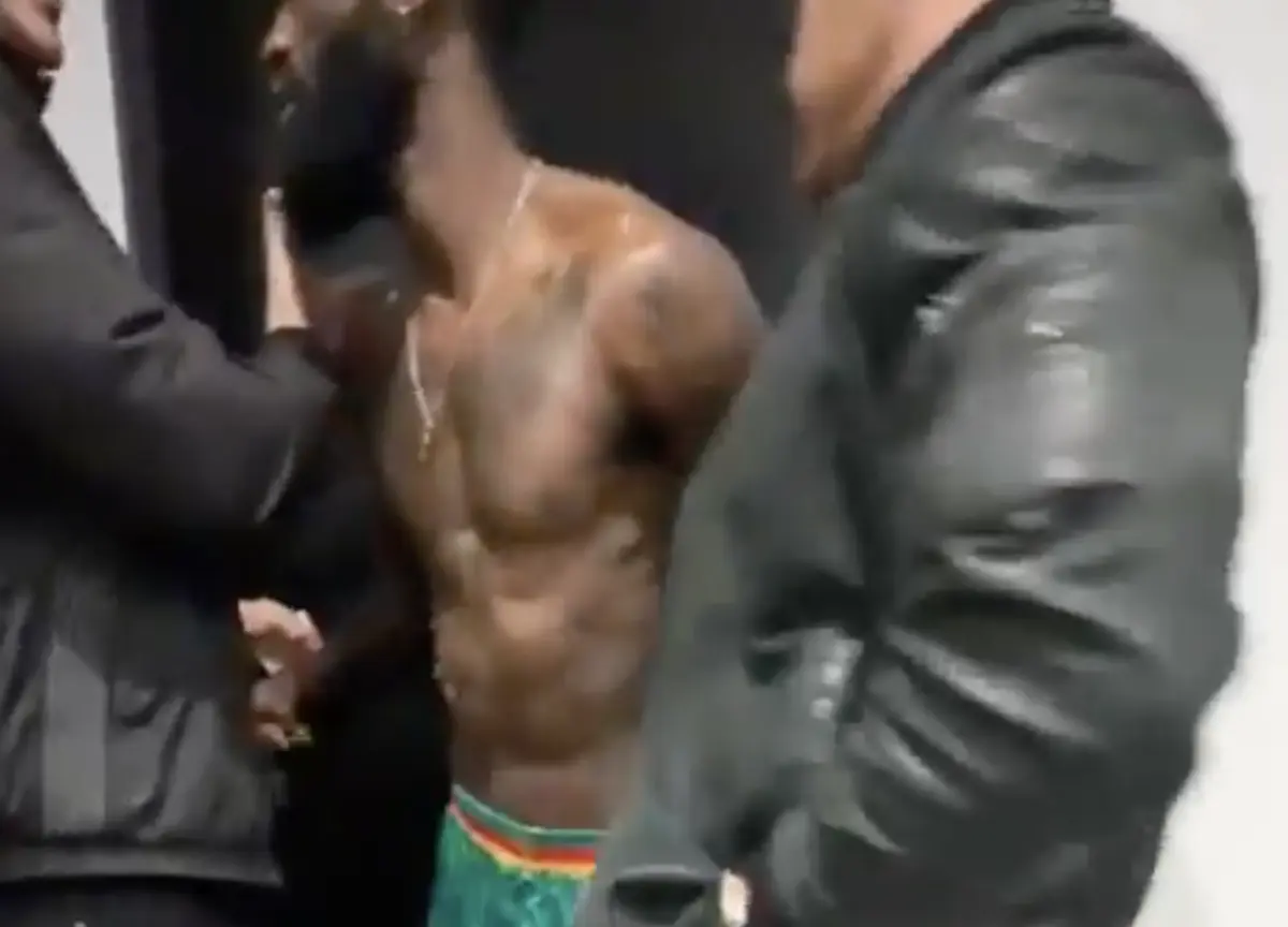 Moumi Ngamaleu e Nikki Seey