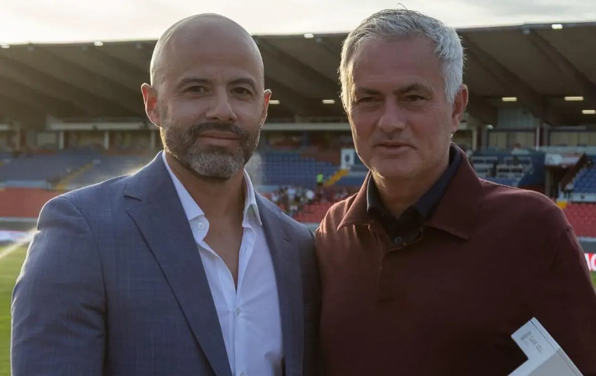 Imagem de contexto do artigo Mourinho recebe lembrança do presidente da SAD do Chaves