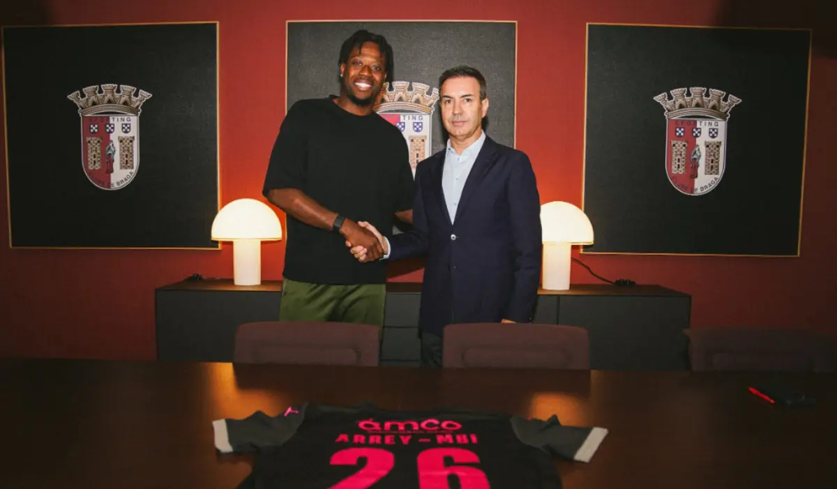 Bright Arrey-Mbi com António Salvador (Créditos: Braga)