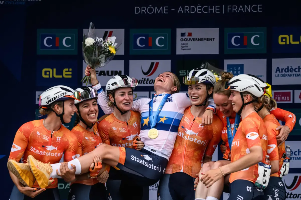 Demi Vollering venceu a prova de ciclismo de estrada