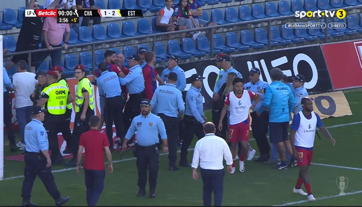 Imagem de contexto do artigo Chaves-Estoril: seis adeptos detidos já conhecem medidas de coação