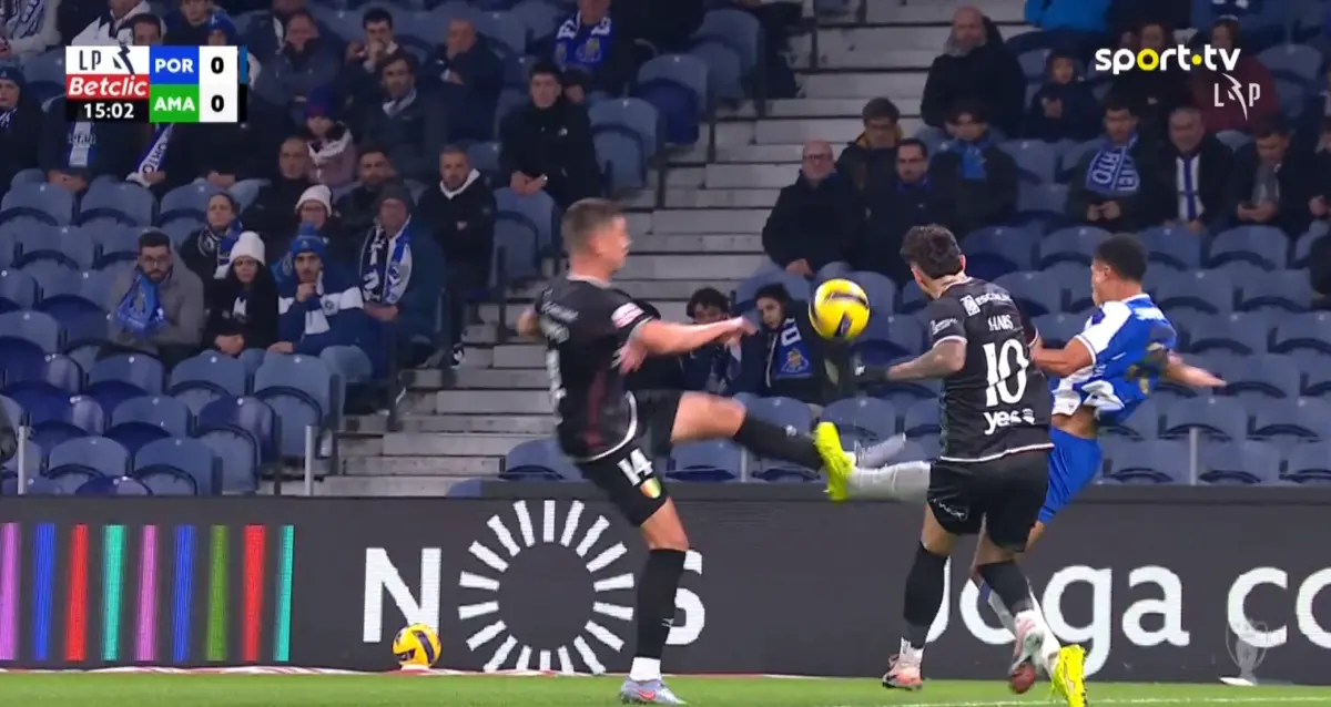 Imagem de contexto do artigo Tribunal O JOGO | Há motivo para penálti por falta sobre Alberto Costa?