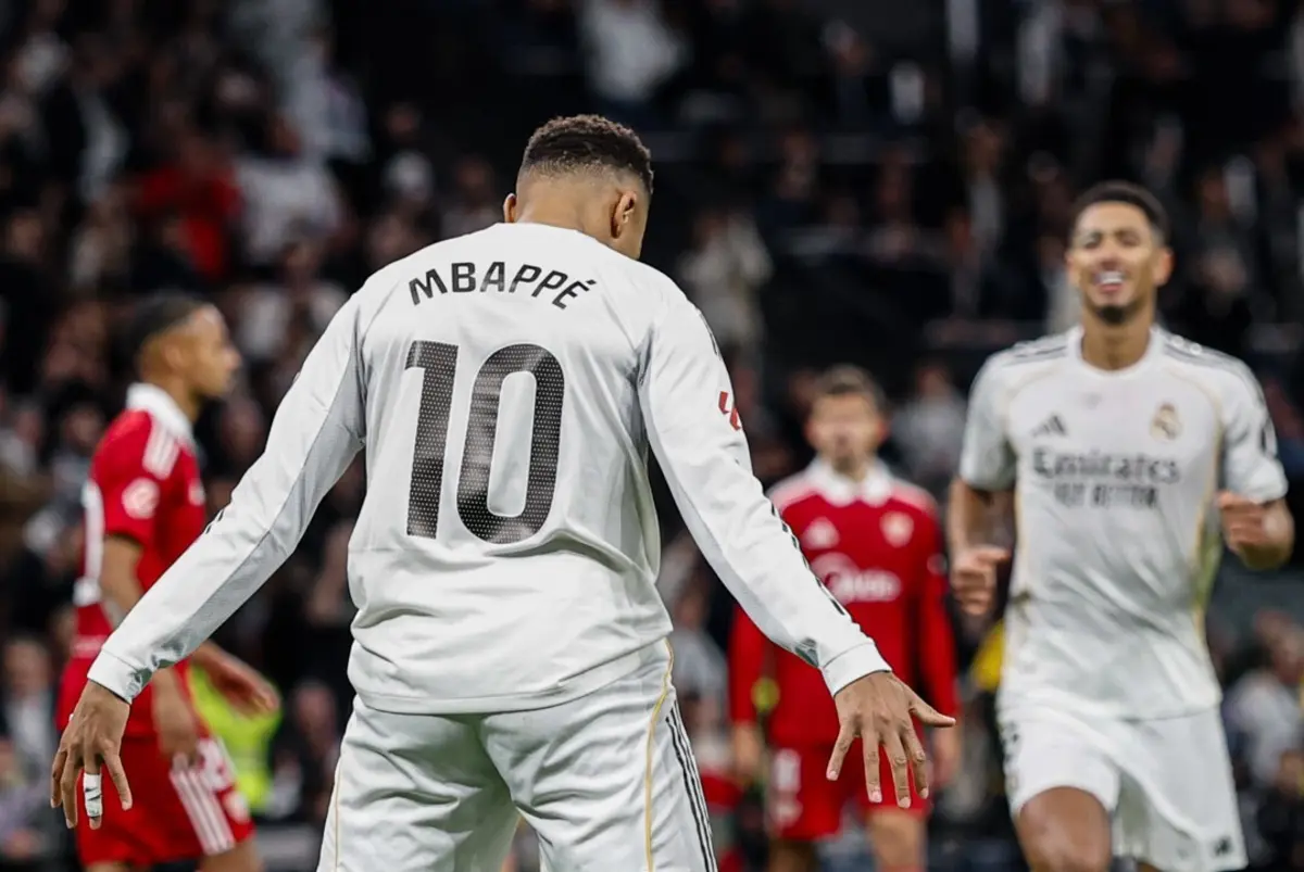 Mbappé festeja à Cristiano Ronaldo após igualar recorde