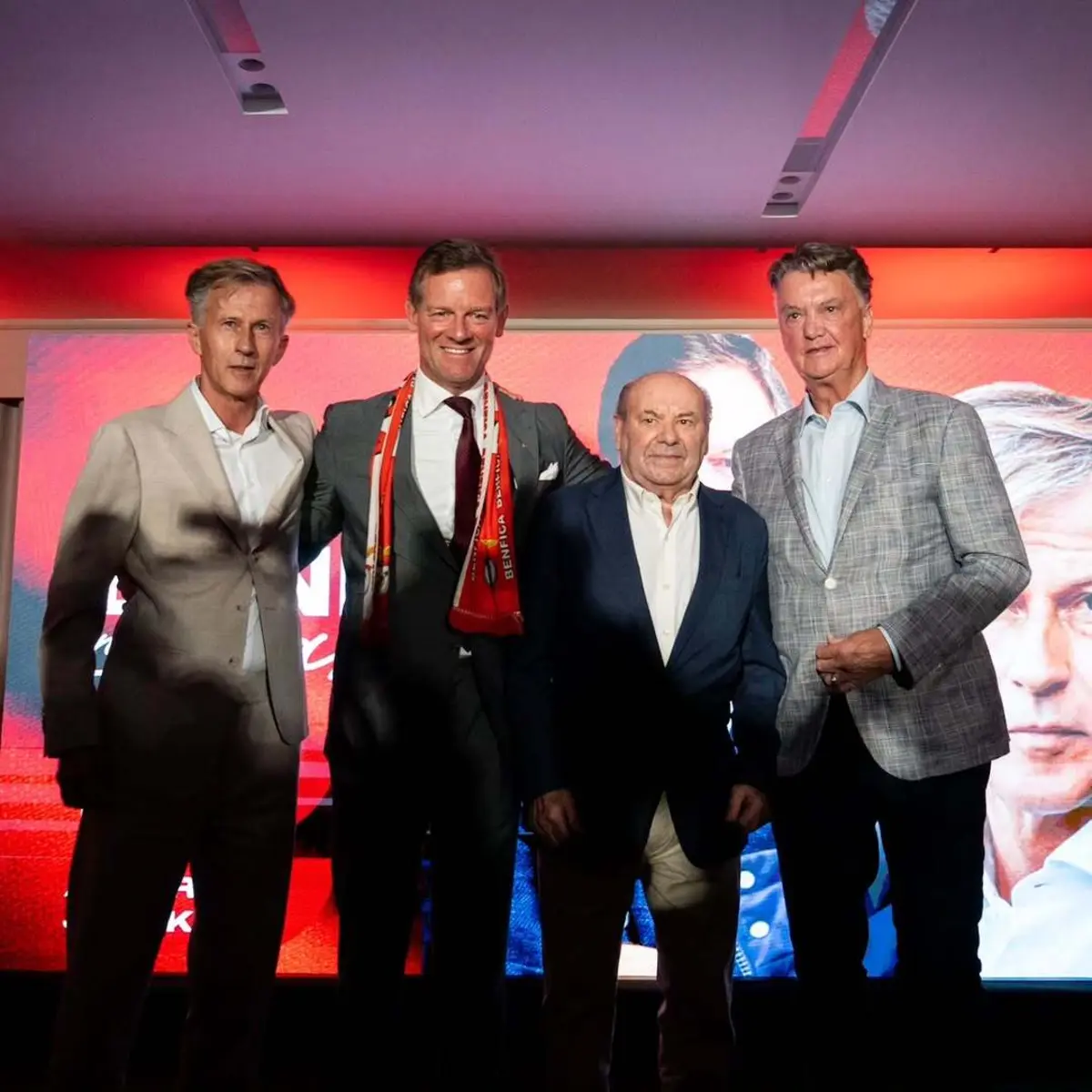 Imagem de contexto do artigo "Se trabalhei com Van Gaal, Wenger e Heynckes também consigo trabalhar com José Mourinho"