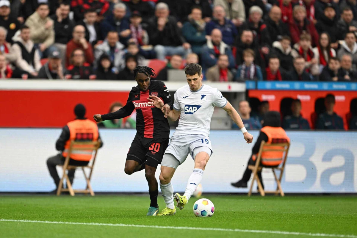 Jurásek ao serviço do Hoffenheim (Créditos: INA FASSBENDER / AFP)