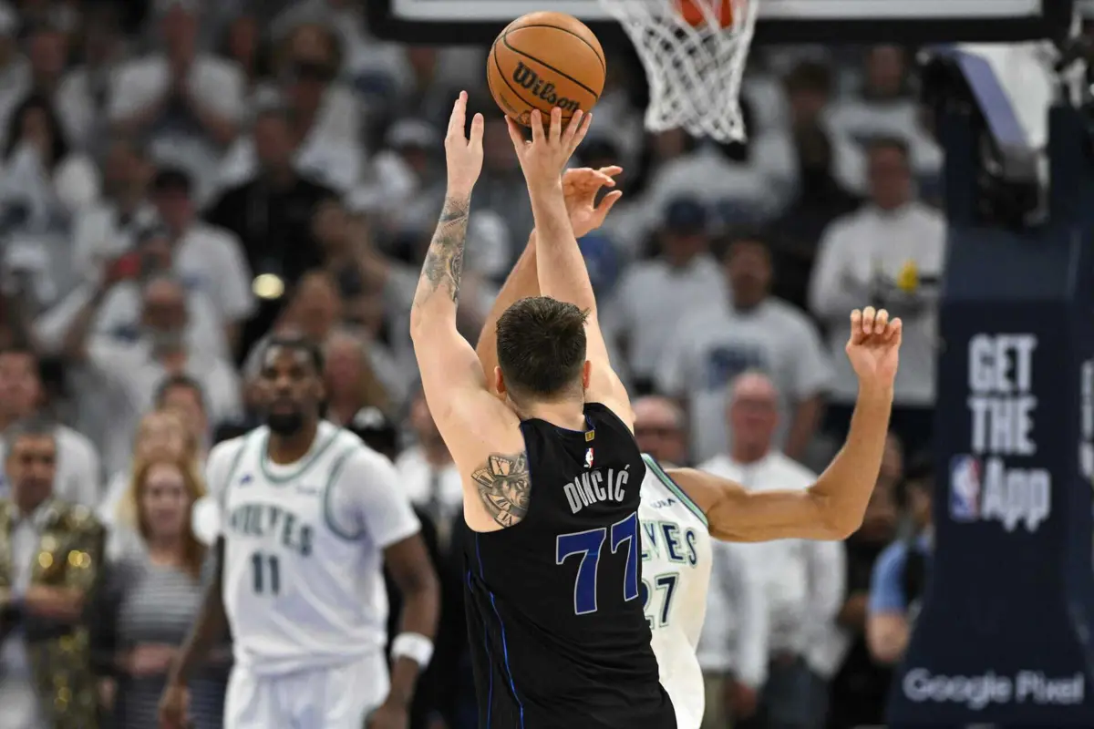 Imagem de contexto do artigo NBA: triplo de Doncic dá triunfo aos Mavericks no segundo jogo da final da Conferência Oeste