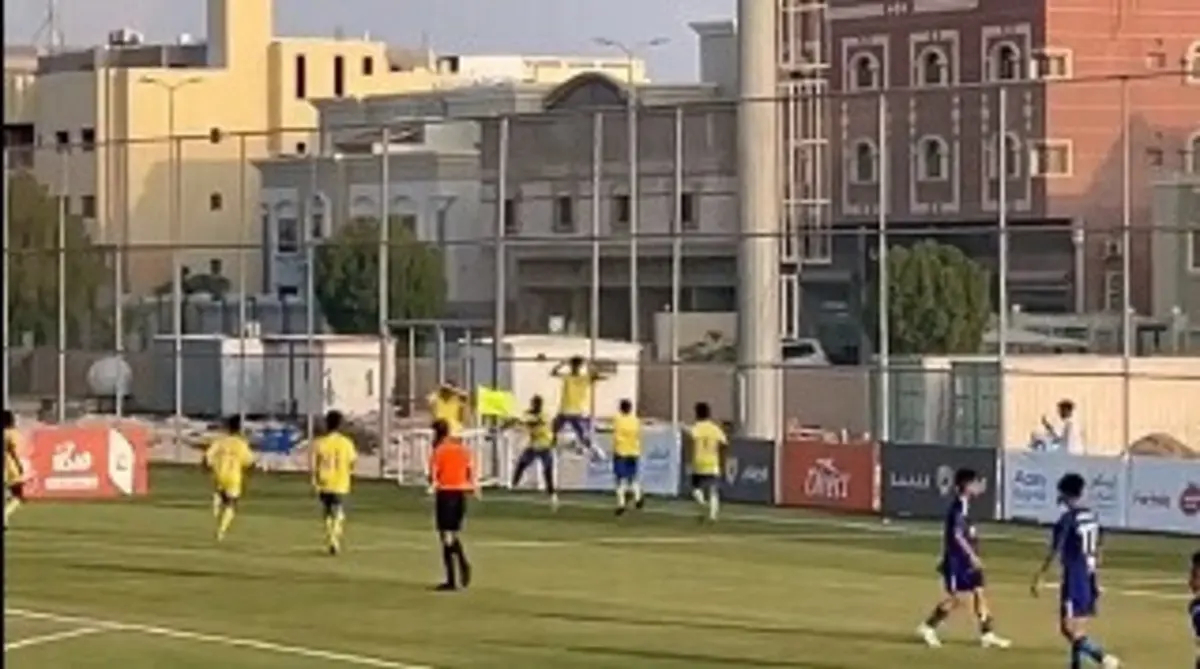 Cristianinho faz o festejo do pai