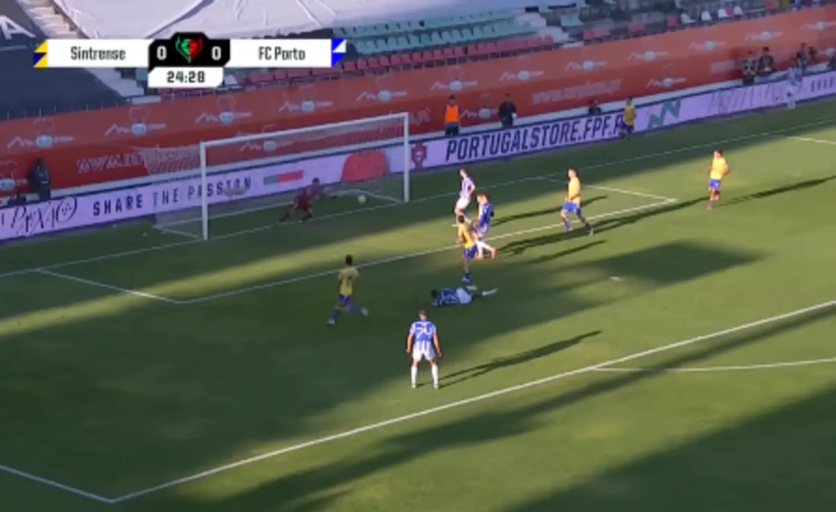 Imagem de contexto do artigo Golaço de Galeno no Sintrense-FC Porto. Assista ao vídeo