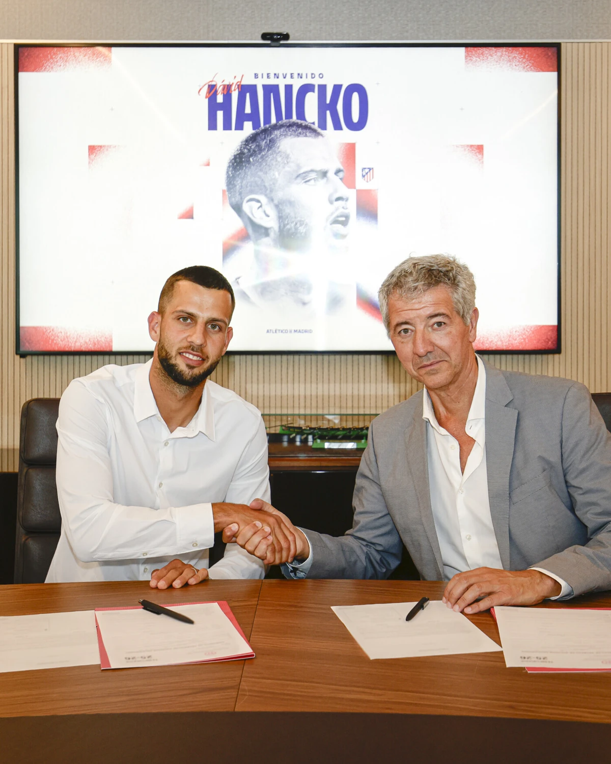 Imagem de contexto do artigo Oficial: Hancko é reforço e afasta Renato Veiga do Atlético de Madrid