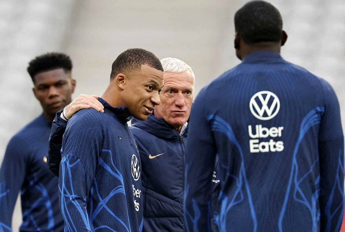 Kylian Mbappé e Didier Deschamps (Fotografia: AFP)