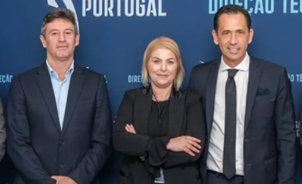 Domingos à esquerda na imagem