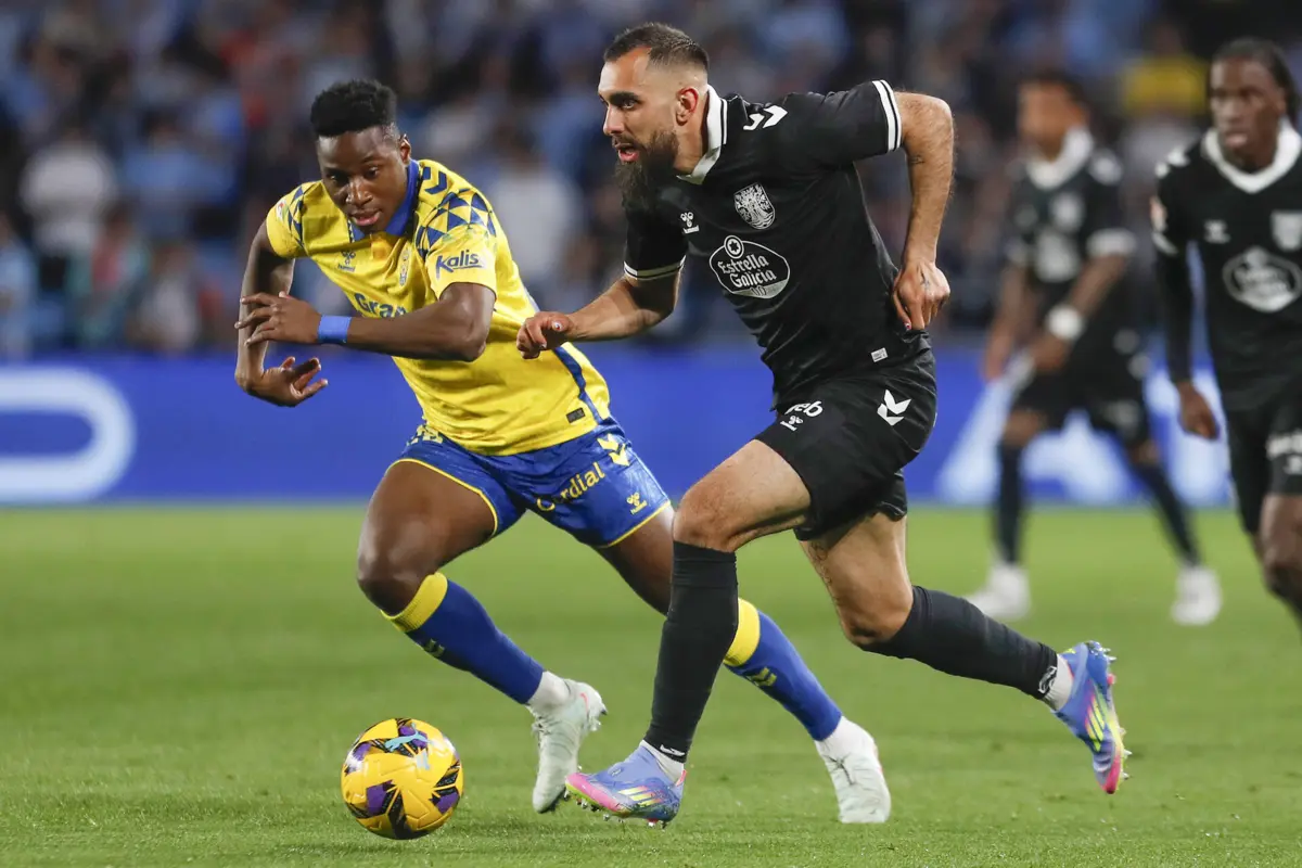 Dário Essugo e Borja Iglesias no Celta de Vigo-Las Palmas (Créditos: EPA)