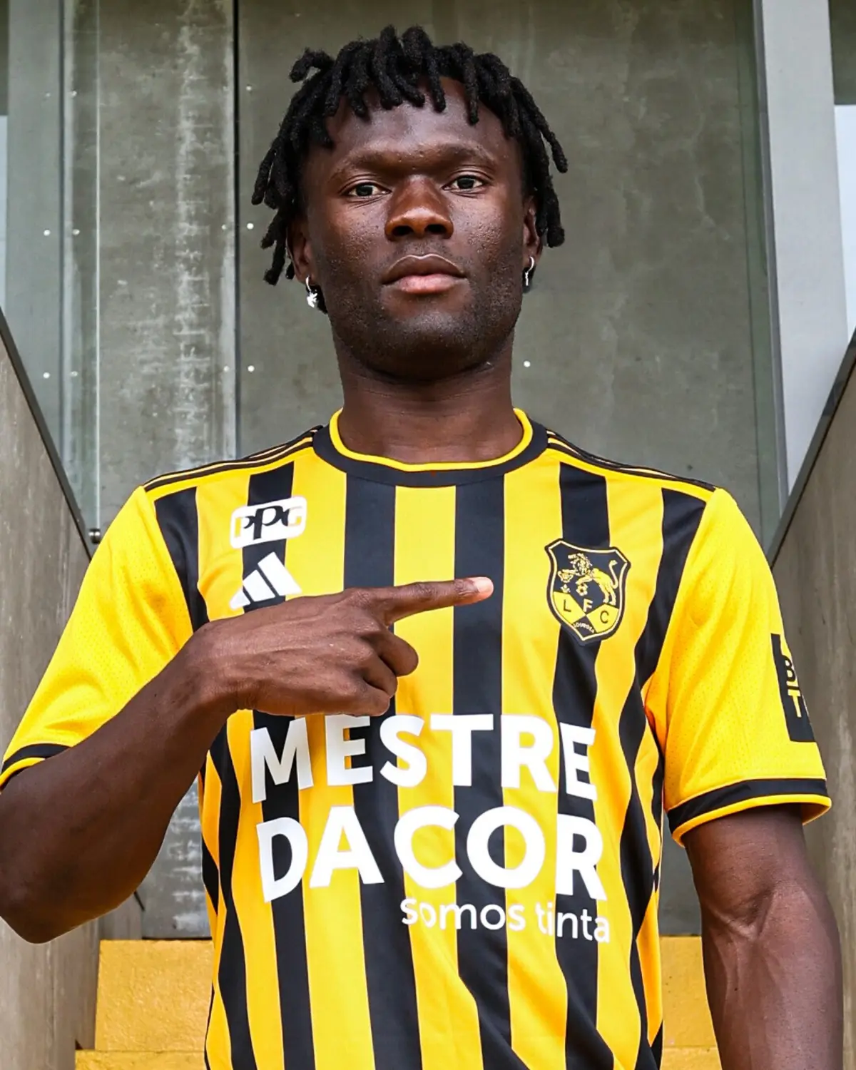 Imagem de contexto do artigo Mimito Biai, de regresso a Portugal após três anos, reforça o Lourosa