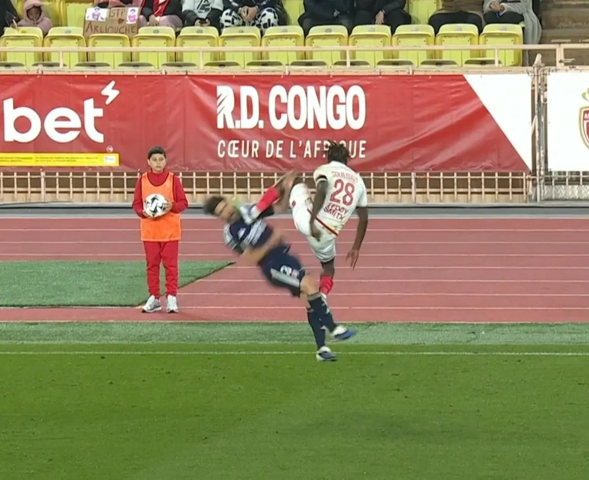 Imagem de contexto do artigo Entrada impressionante no Mónaco-Lyon: Mamadou Coulibaly de pitões à cara de Tagliafico