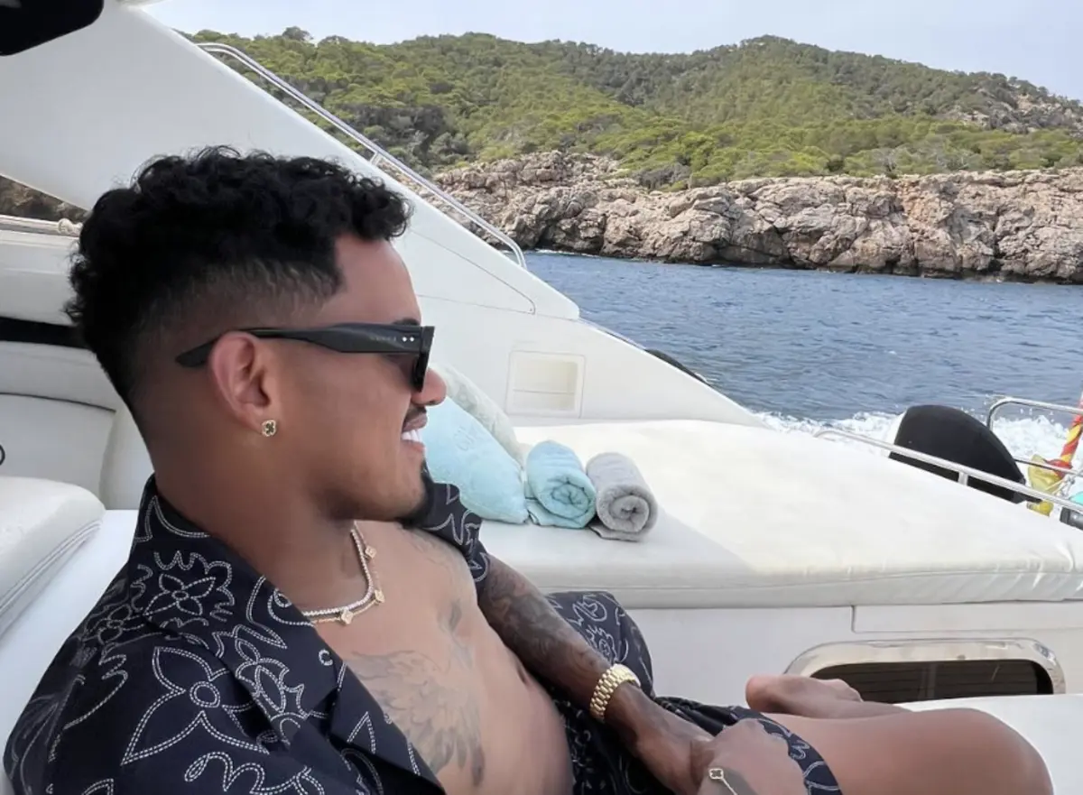 Imagem de contexto do artigo Após transferência falhada, Galeno aproveita dias de folga em Ibiza