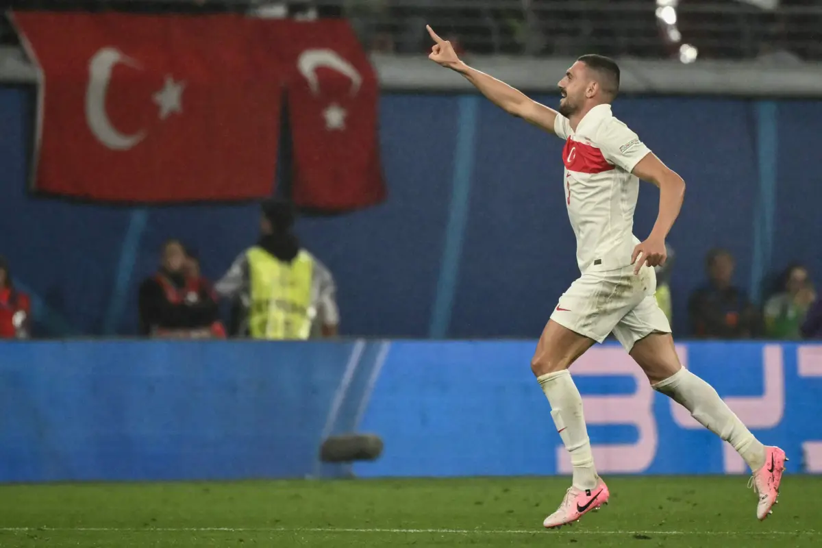 Demiral (créditos: AFP)
