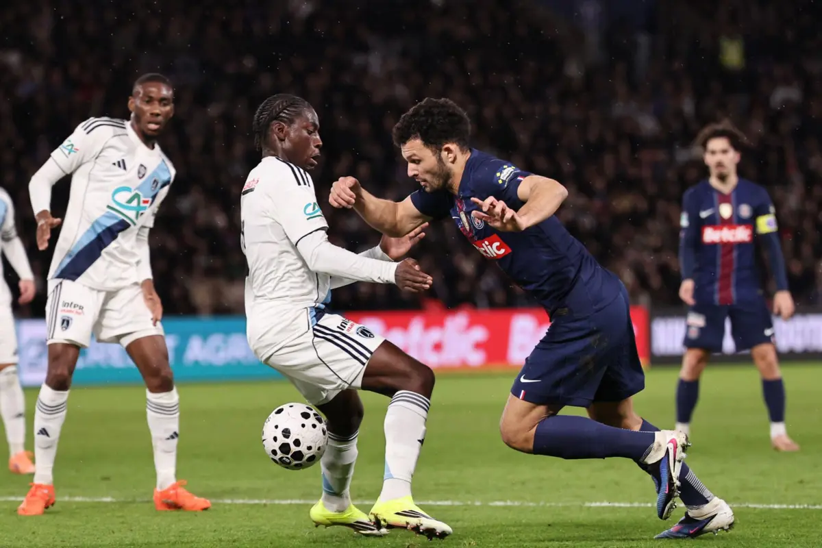 Nhoa Sangui e Gonçalo Ramos