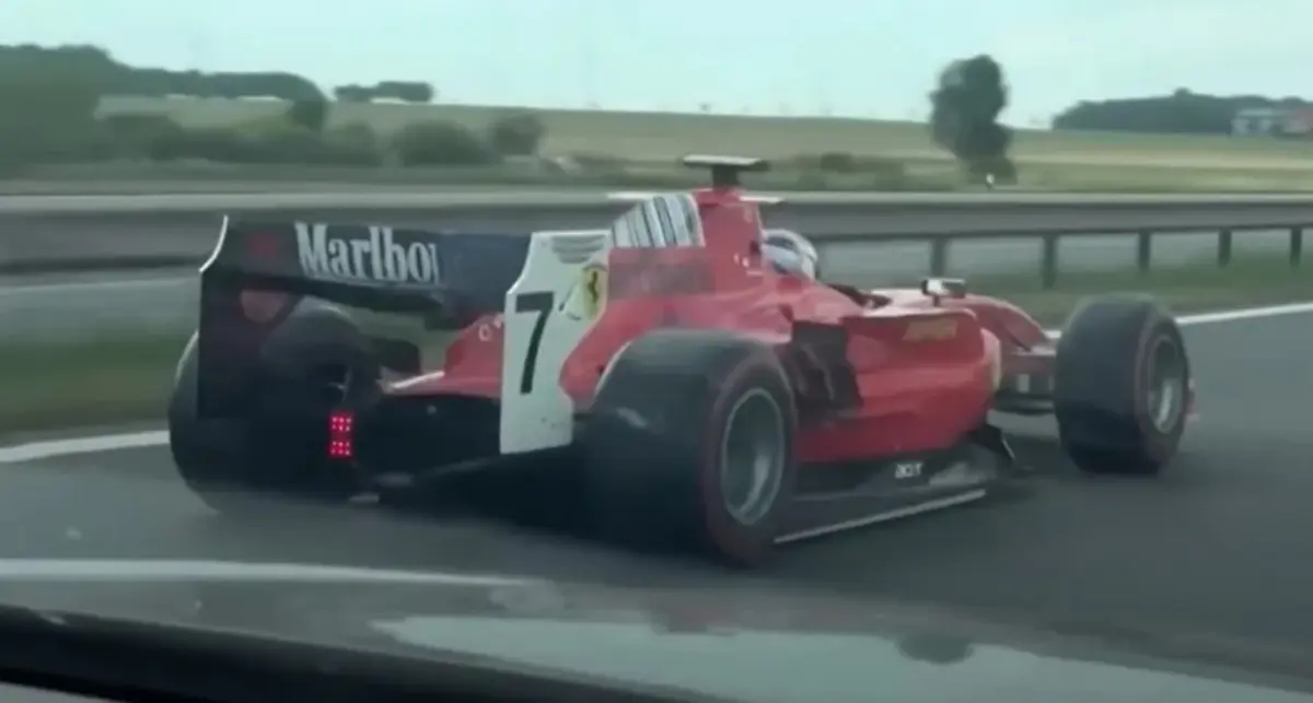 Imagem de contexto do artigo Polícia checa prende homem que conduzia "Ferrari de F1" nas estradas do país