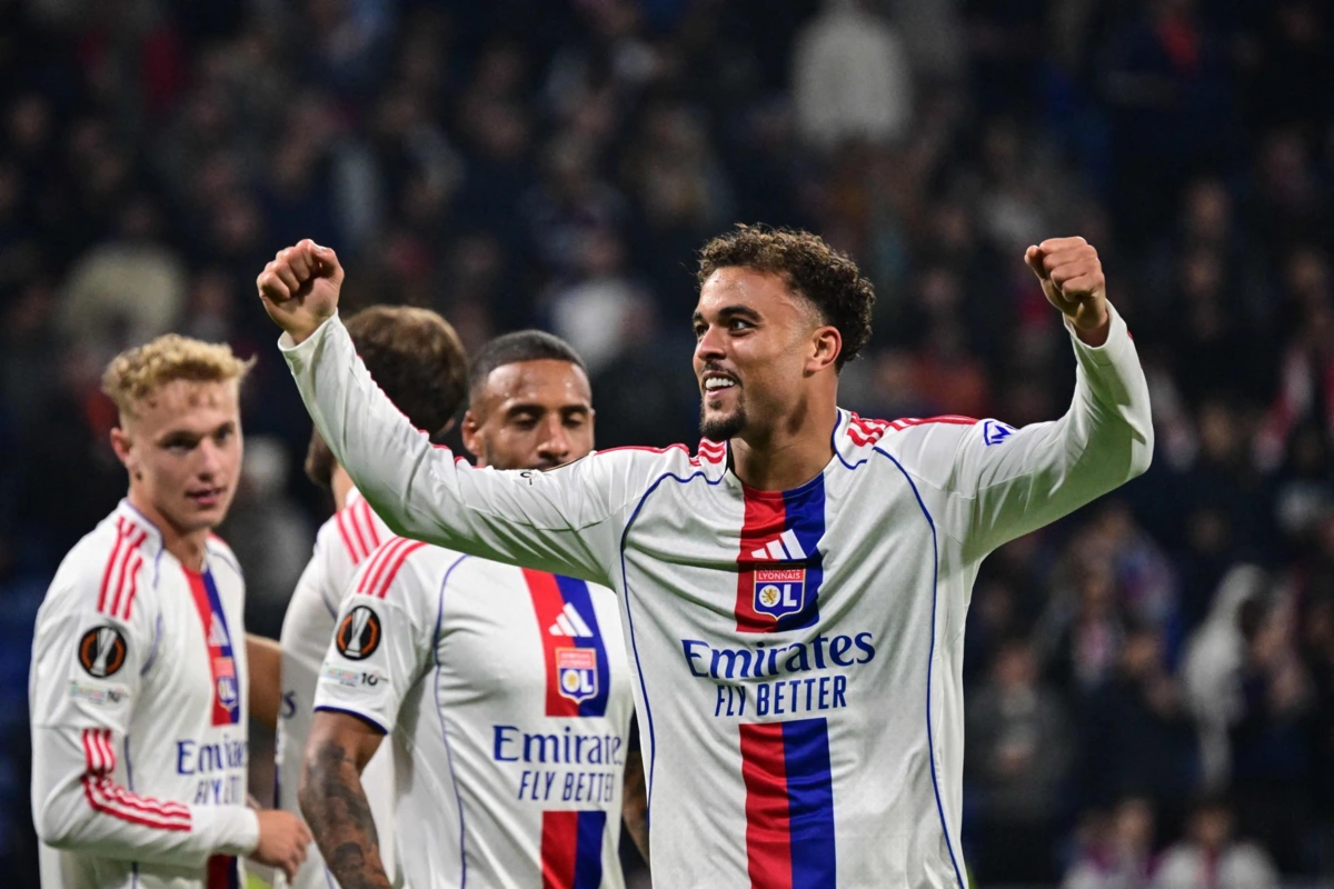Ruben Kluivert marcou para o Lyon