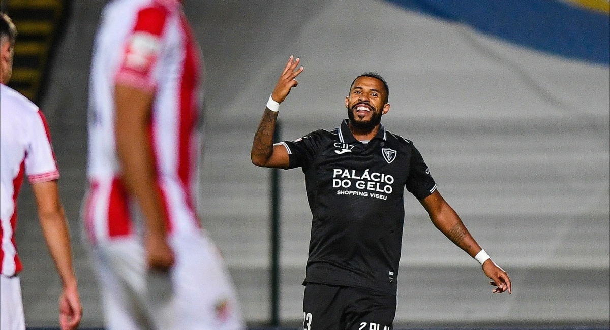 Imagem de contexto do artigo Académico de Viseu goleia em casa do Leixões com póquer de André Clóvis