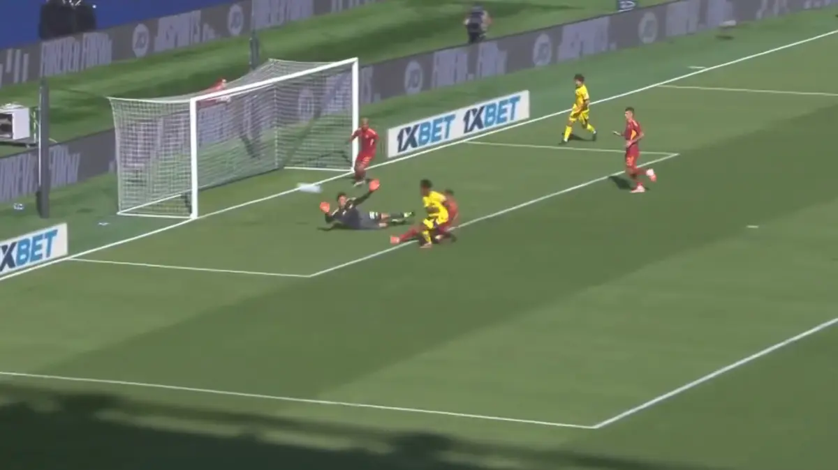 Imagem de contexto do artigo Roma-Hellas Verona: Svilar lançou-se com tudo e defendeu... com a cara