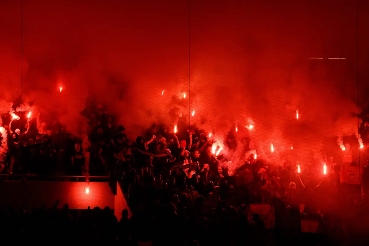 Adeptos do Benfica (Créditos: AFP)
