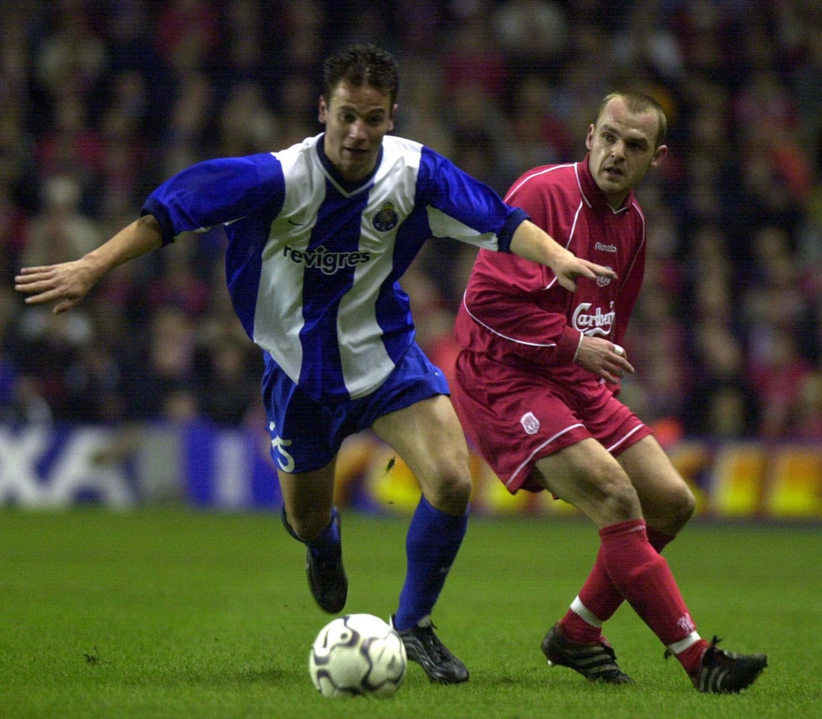 Cândido Costa num jogo da Taça UEFA contra o Liverpool, em 2001 (Créditos: AP Photo/Adam Butler)